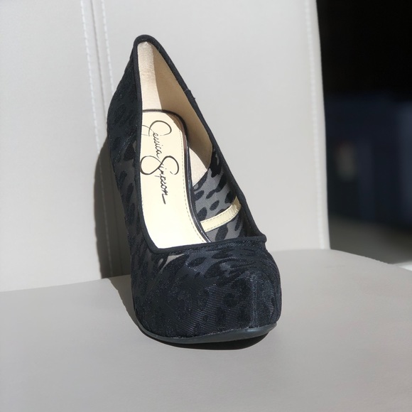 Jessica Simpson Leopard Mesh Closed Toe 5”Platform - Picture 2 of 4